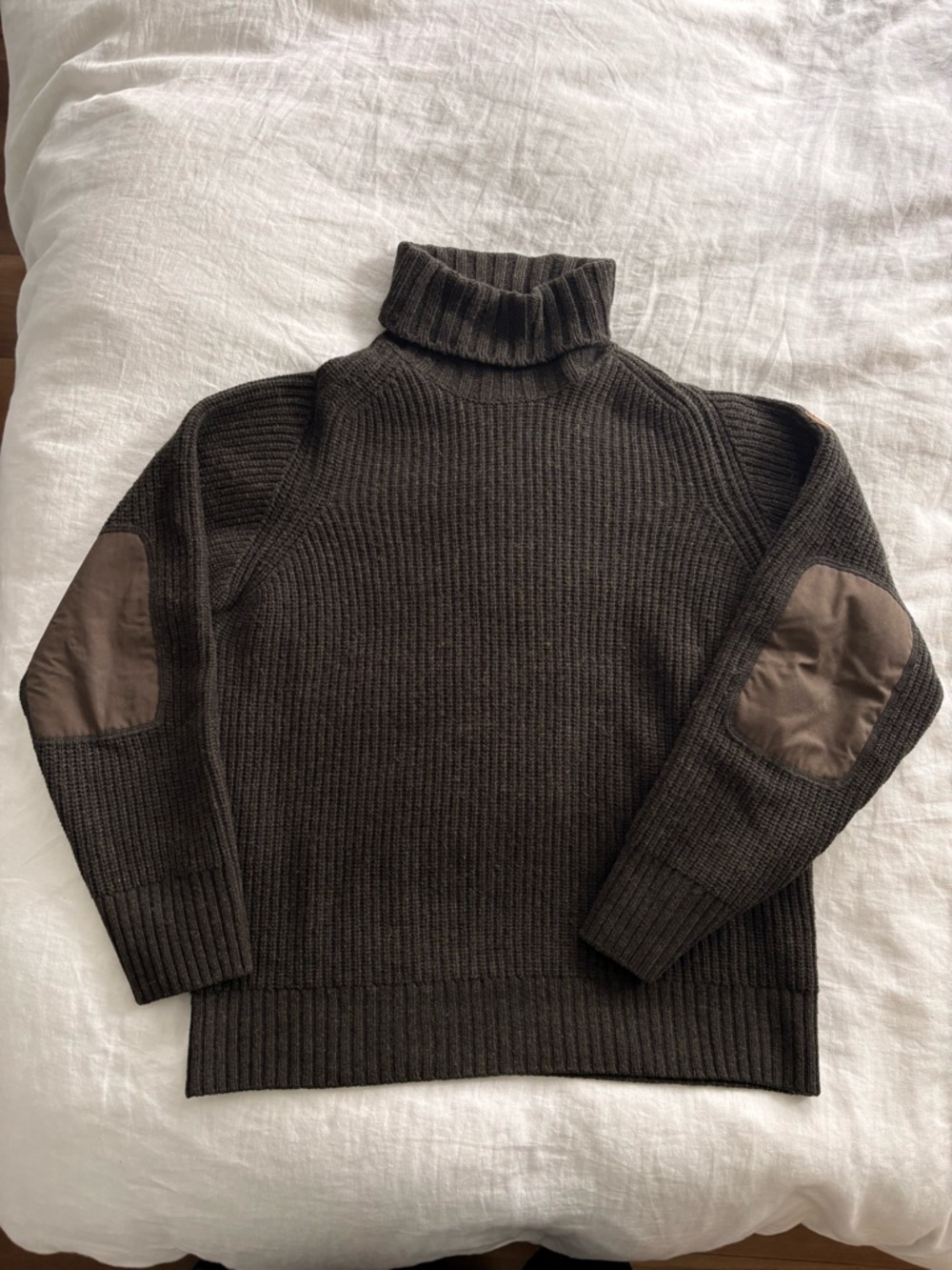 Men's Fjällräven Ovik Roller Neck Knit Sweater in Dark Olive Green
